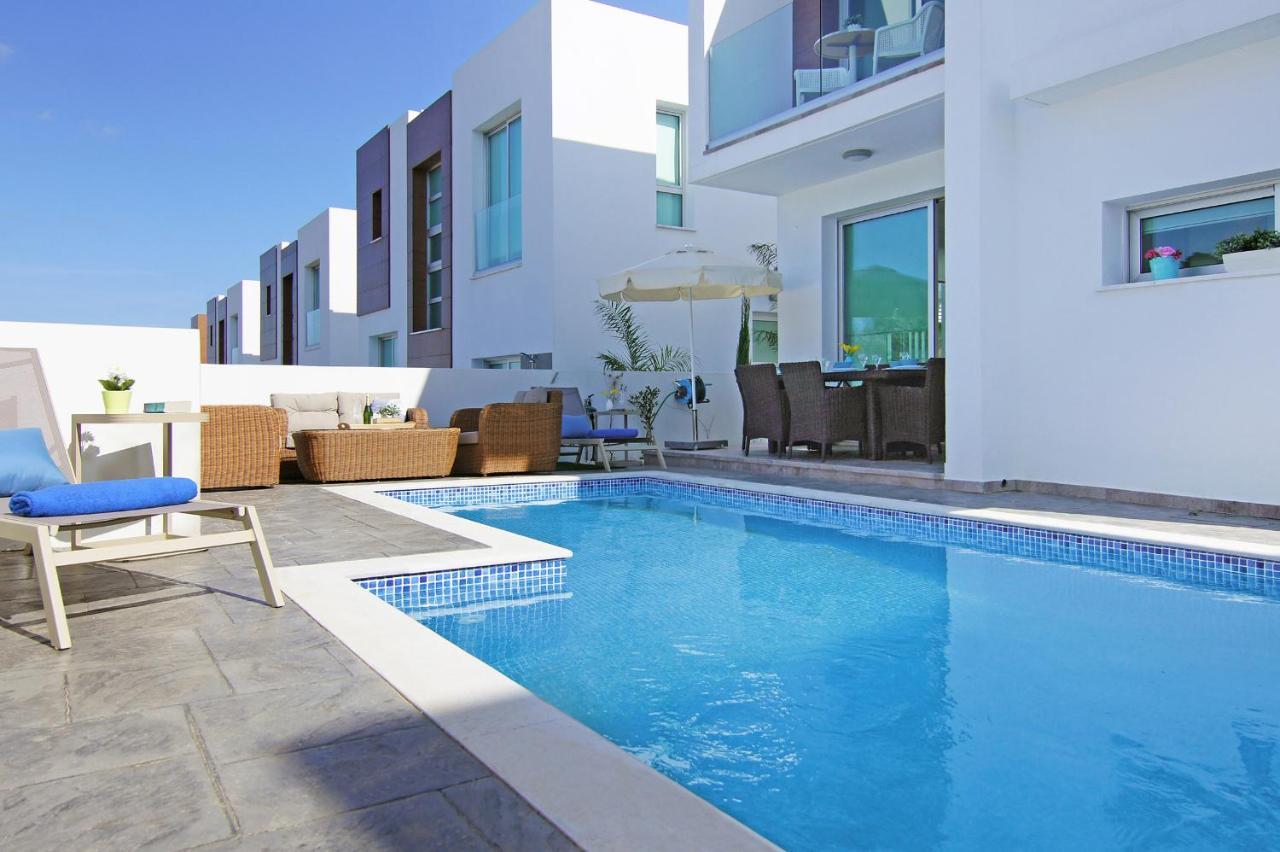 Villa Caren Paralimni Ngoại thất bức ảnh