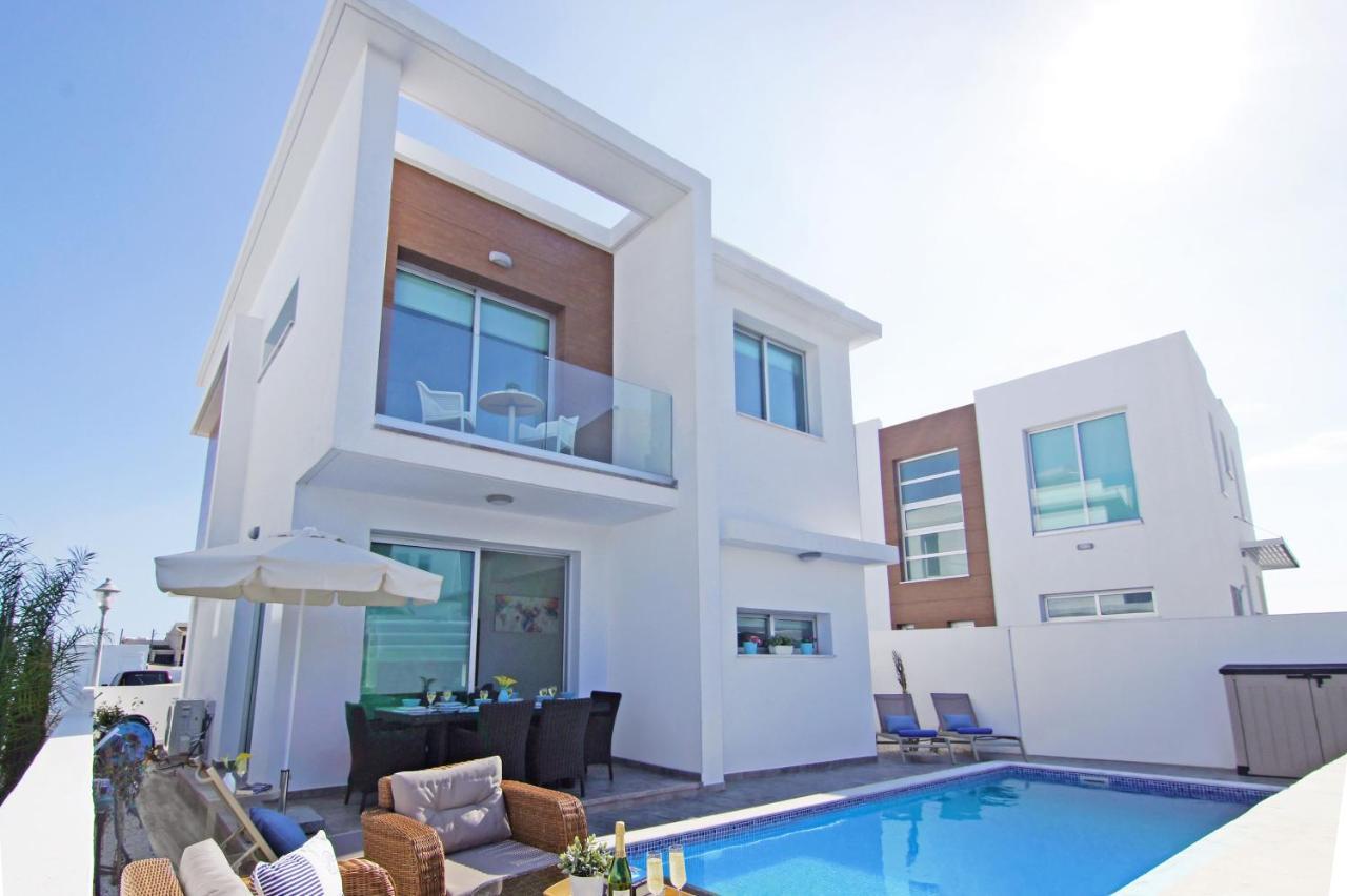 Villa Caren Paralimni Ngoại thất bức ảnh