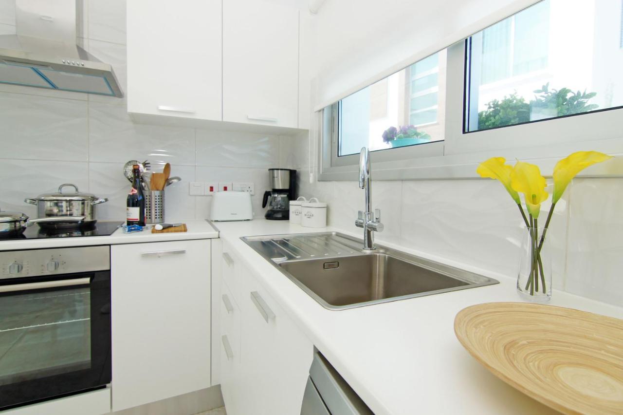 Villa Caren Paralimni Ngoại thất bức ảnh